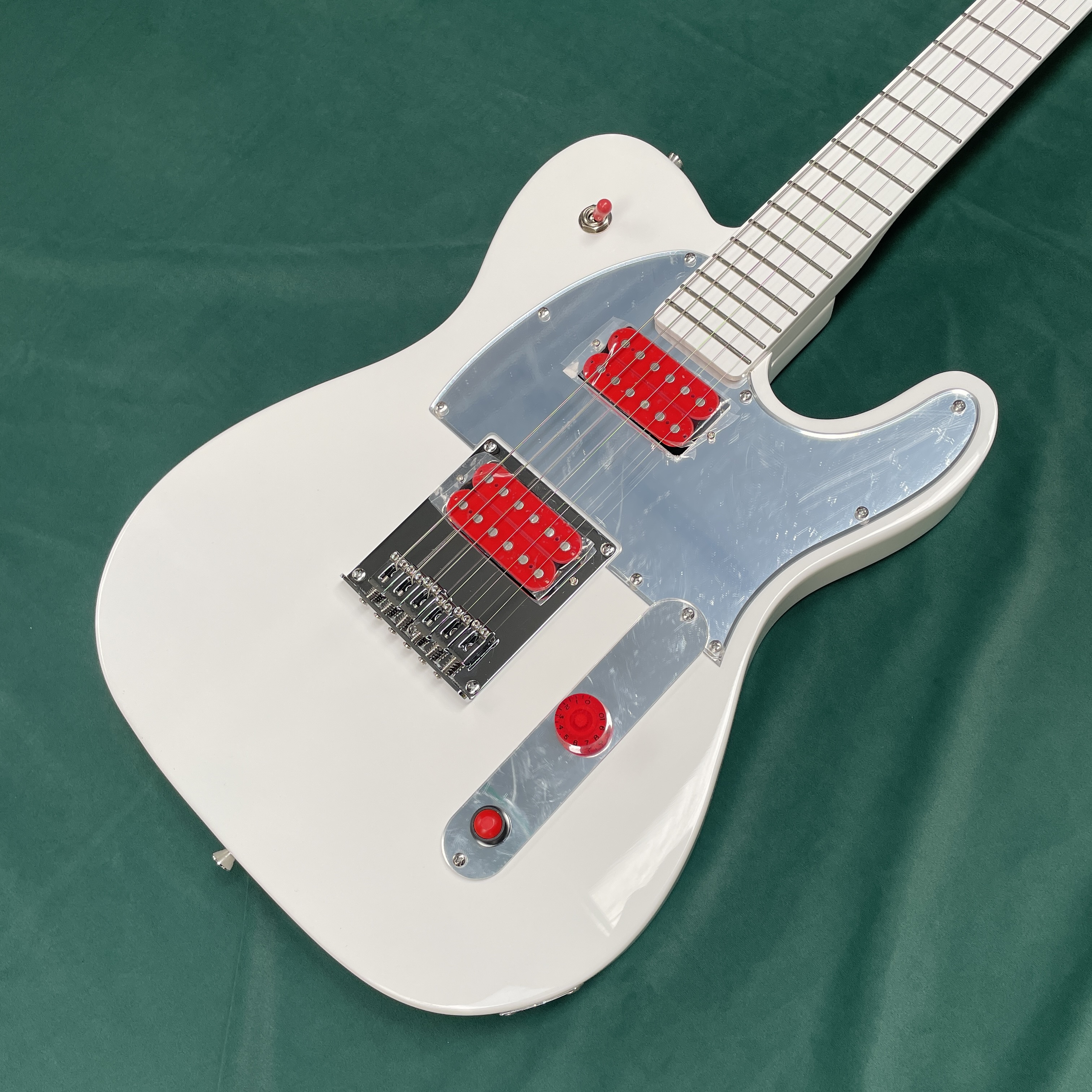 Electric Guitar Beginner - White 6-string electric guitar, with silver