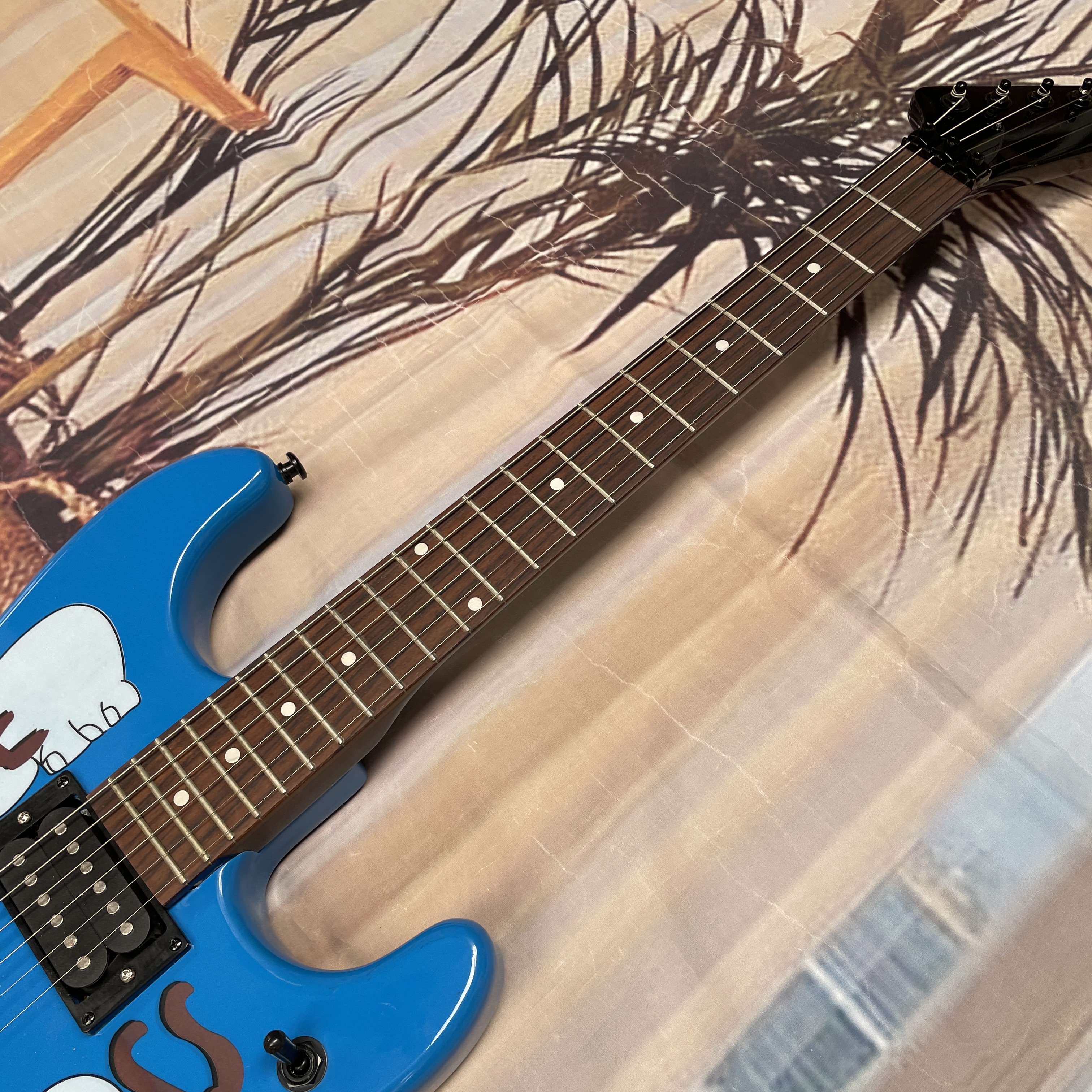 Blue background cartoon patter - Electric Guitar Beginner recensione e prezzo