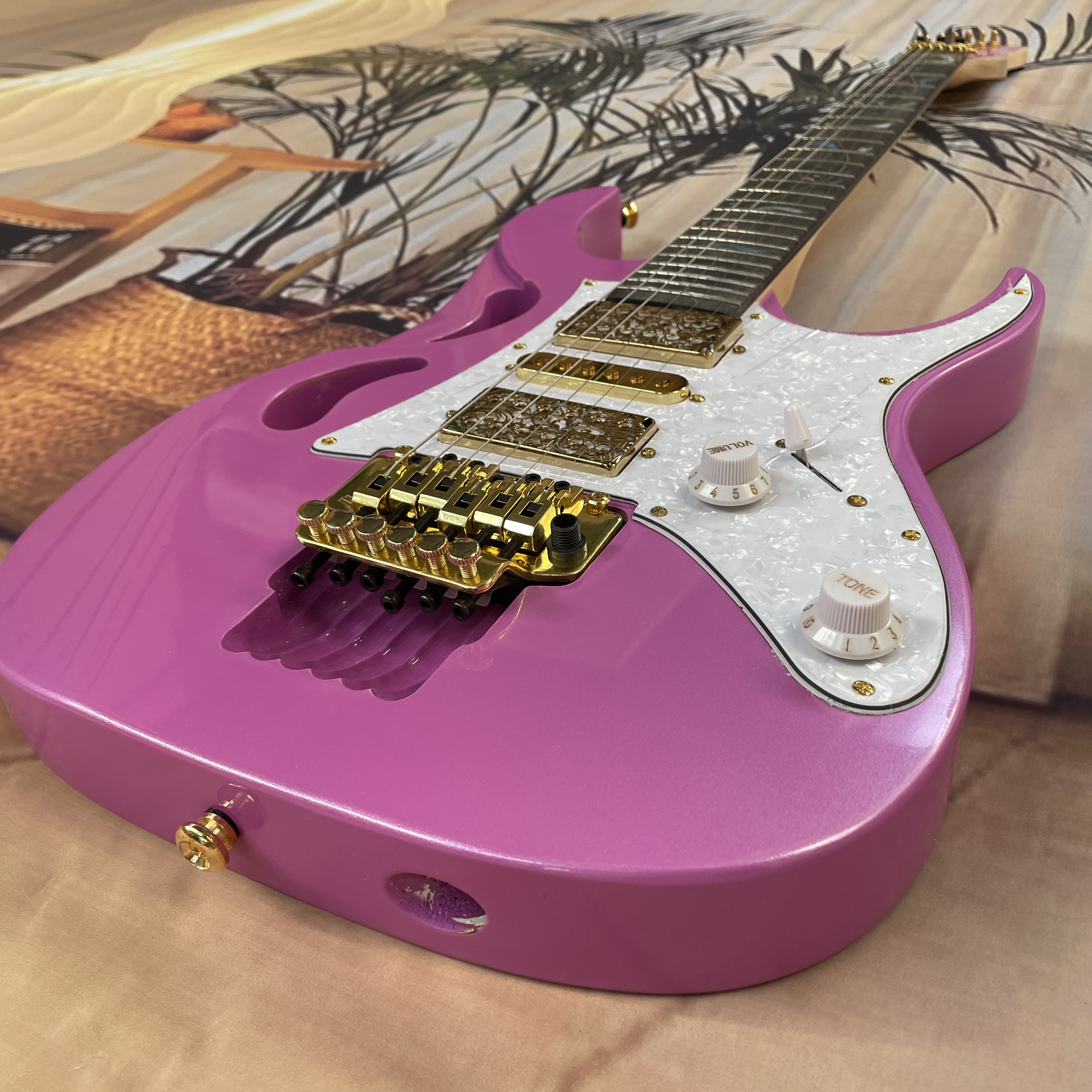 Pink 6-string electric guitar, - Electric Guitar Beginner recensione e prezzo