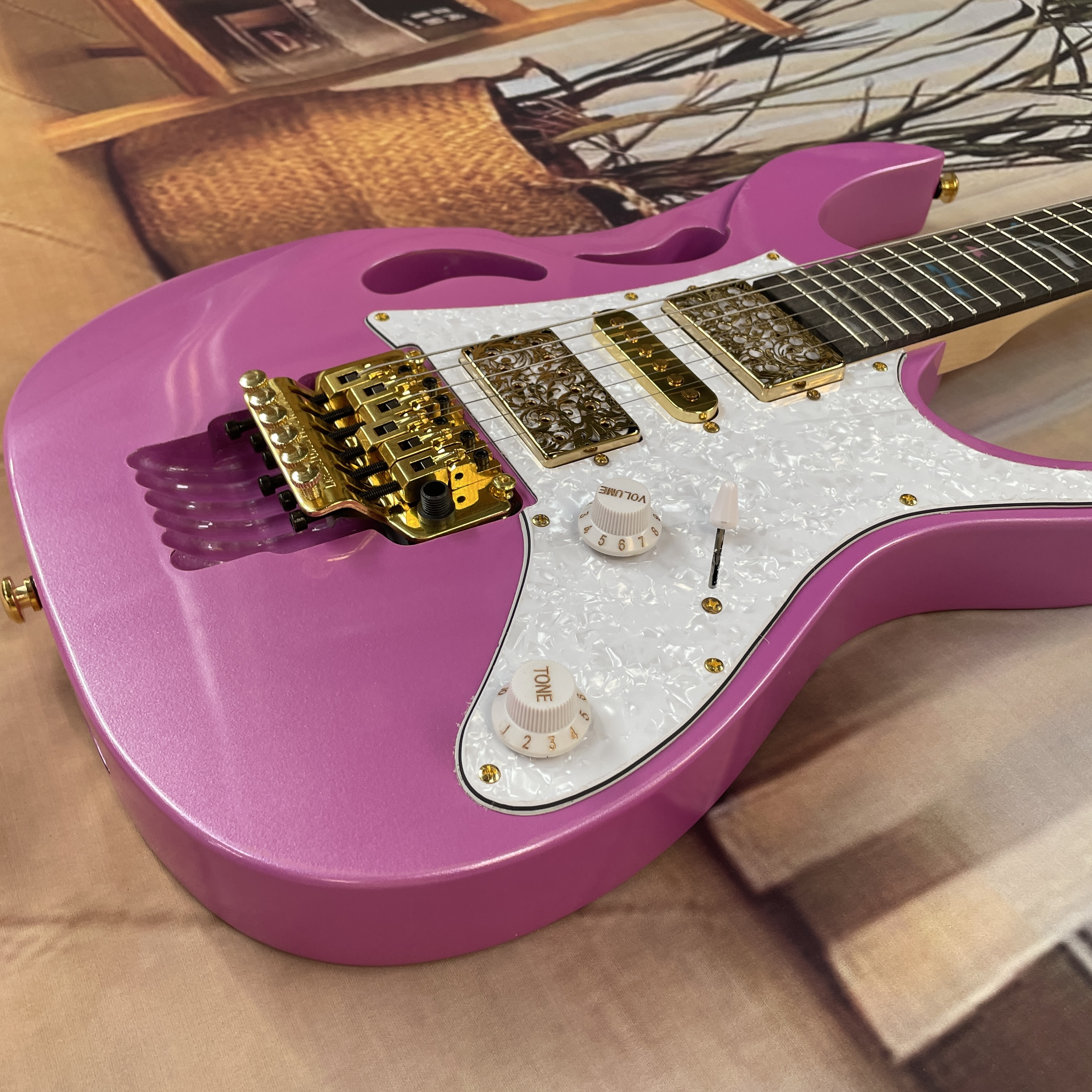 Pink 6-string electric guitar, - Electric Guitar Beginner recensione e prezzo