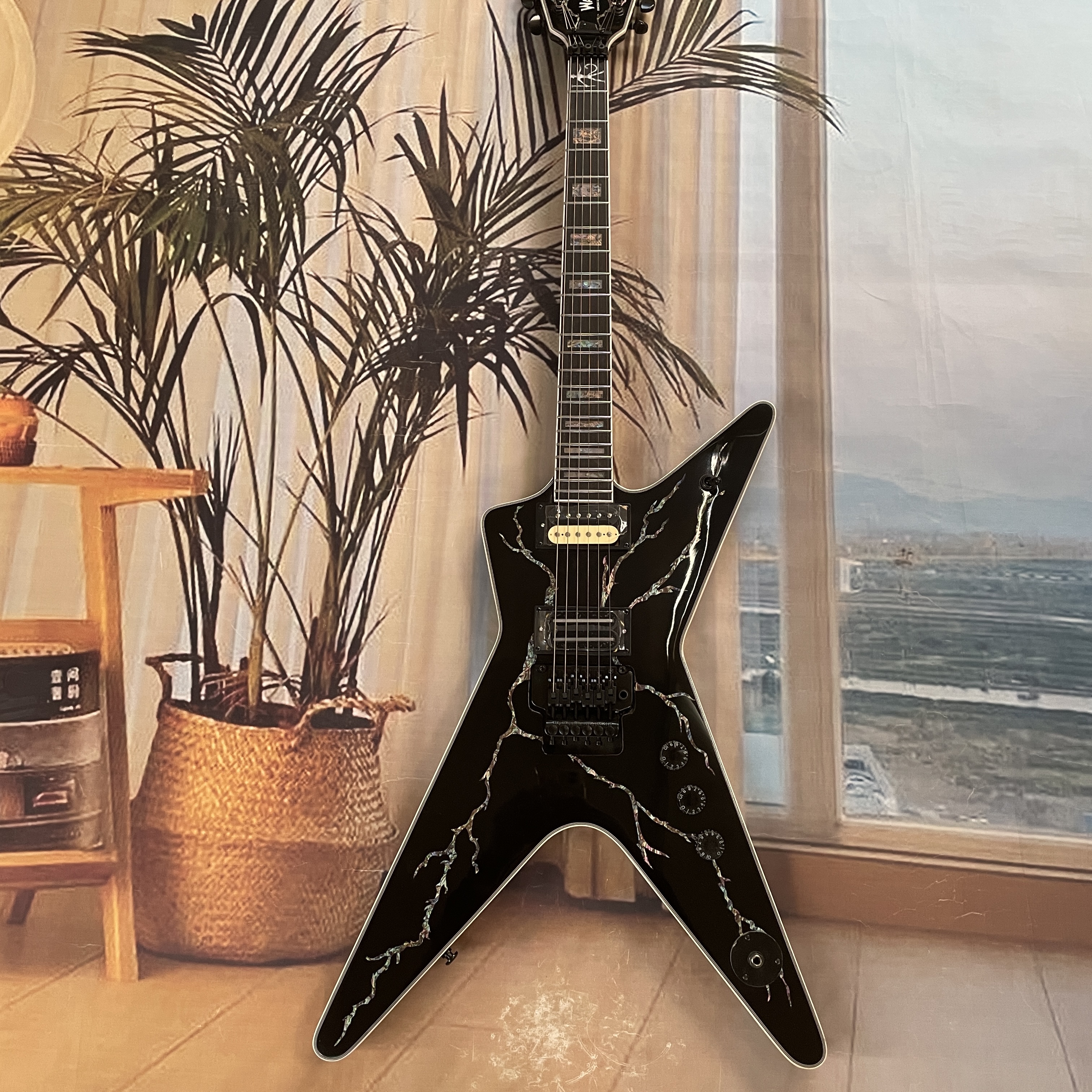 6-string black lightningshaped - Electric Guitar Beginner recensione e prezzo