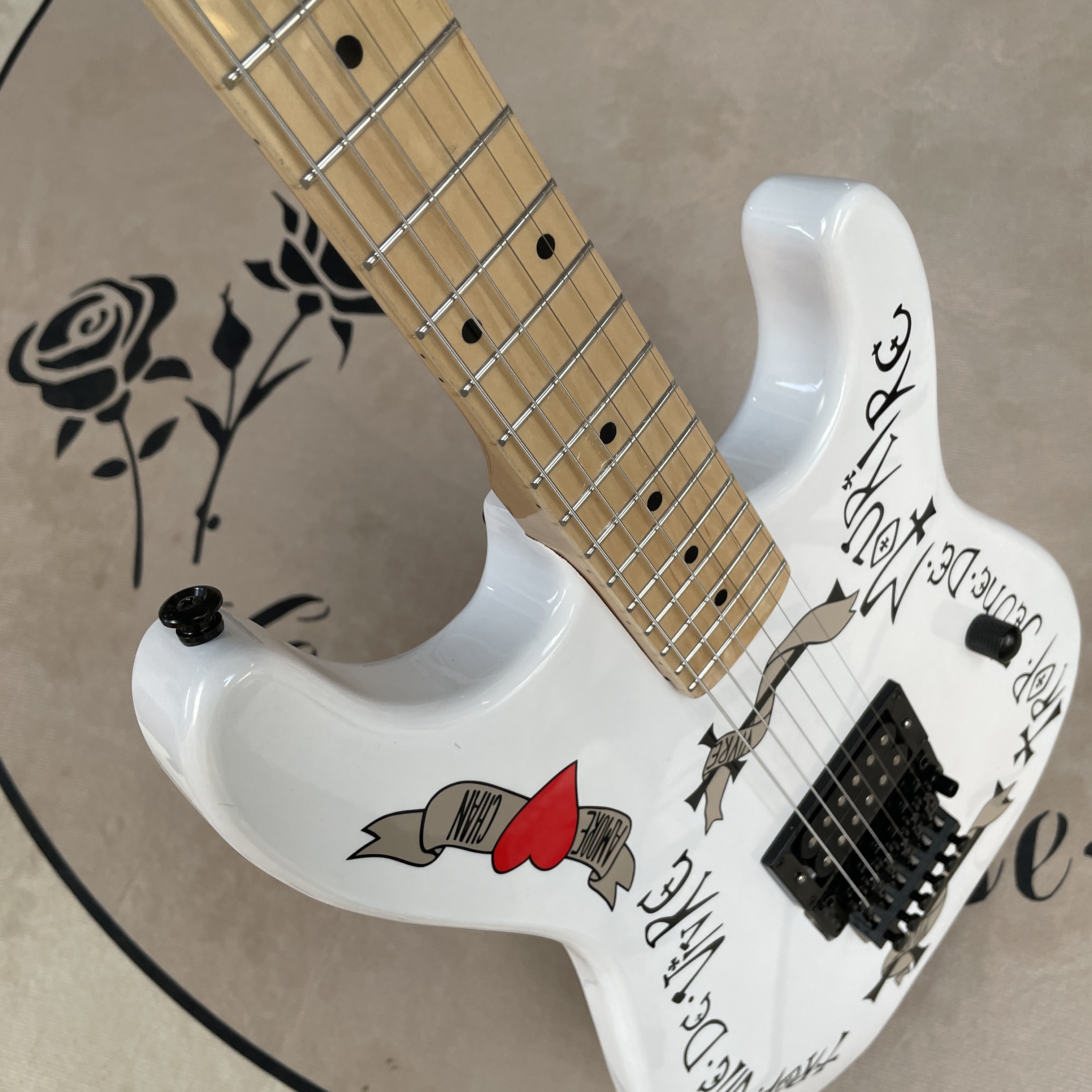 6 Strings White Floyd Electric - Electric Guitar Beginner recensione e prezzo
