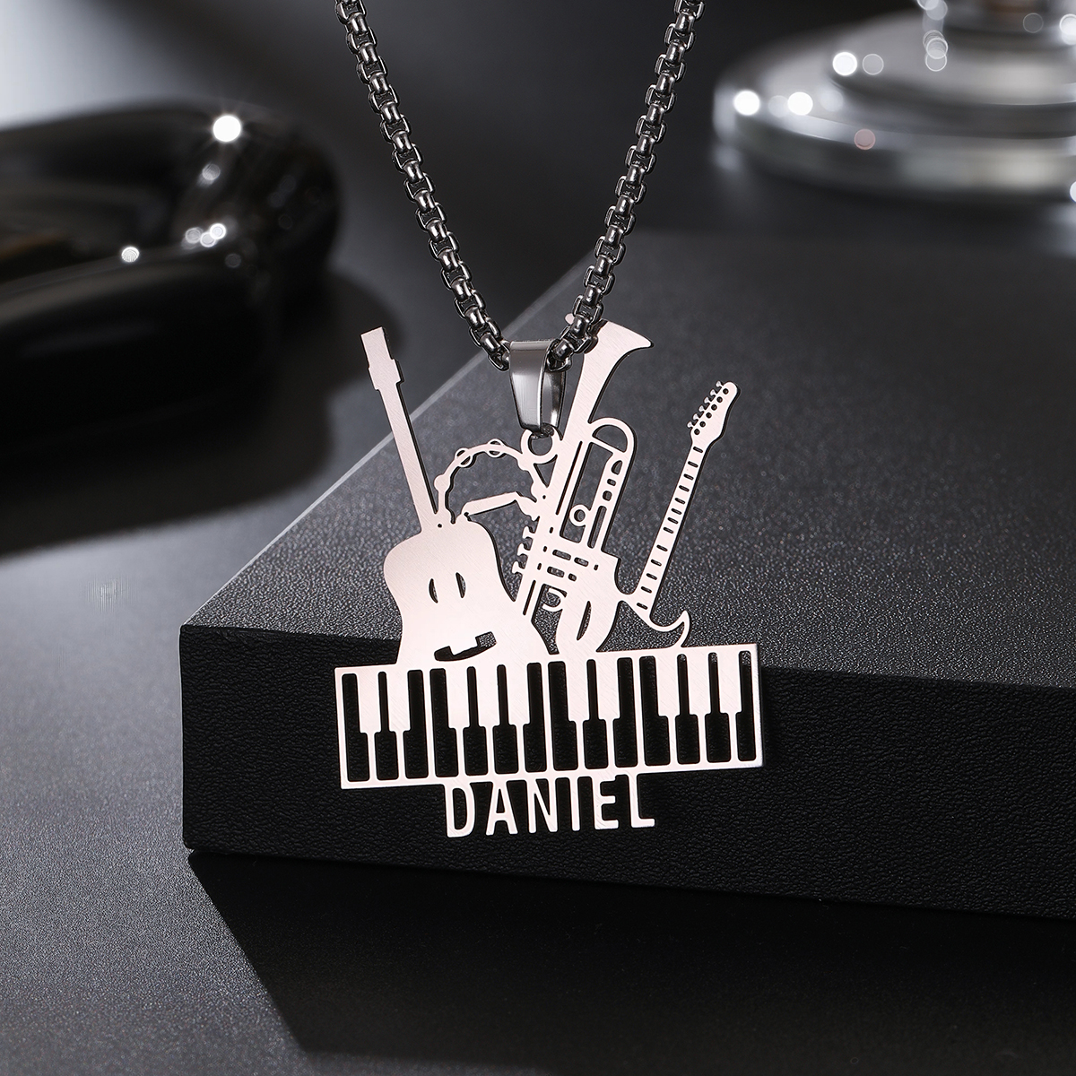 Custom Name Necklaces For Wome - Musical Instrument With Names recensione e prezzo